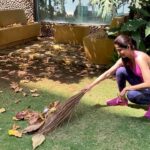 Shilpa Shetty Instagram - Cleaning and tending to the garden for these last few days. This lockdown time has made me realise and remember that having help in any form is one of those few things we should always appreciate. Our lives become so much easier because of all our house help/staff but unfortunately, sometimes we only realise this in times like these. Today, I’m grateful for every single person who has made life easier for us in their own way. It is because of them that we can enjoy the gift of time to go out and pursue our dreams. When life gets back to normal, don’t forget to let them know that you value them. . . . . . #20DaysOfGratefulness #SwasthRahoMastRaho #GetFit2020 #stayhome #staysafe #blessed #gratitude #quarantinelife #selfisolation