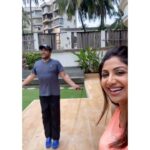 Shilpa Shetty Instagram - Here’s @rajkundra9 demonstrating how one doesn’t need any extensive equipments to stay fit! Just a minute of skipping (even the regular kind😹) works. So, pick up your skipping ropes and buss ek minute tak, #SkipKarona. Let’s add some cheer in each other’s lives in our own little way. Pakad rope aur India ko jod! Iss social distancing ke environment mein, aaiye fitness ke zariye dilon ko connect karein. Don’t forget to tag @kiren.rijiju and me in your videos! Let’s get #FitIndia, even in these tough times. . . . . . #SwasthRahoMastRaho #DontSkipRopeSkip #GetFit2020 #FitIndiaMovement #Skipping #SkippingRope #fitness #stayhome #staysafe