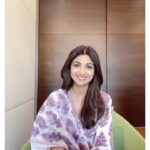 Shilpa Shetty Instagram - Wishing you all a very Happy Gudi Padwa and a Happy Navratri! Celebrate today in your own little way to keep the spirits up, and spread cheer and happiness in these times. . . . . . #HappyGudiPadwa #Navratri #ChaitraNavratri StayPositive #stayhome #staysafe #blessed #gratitude