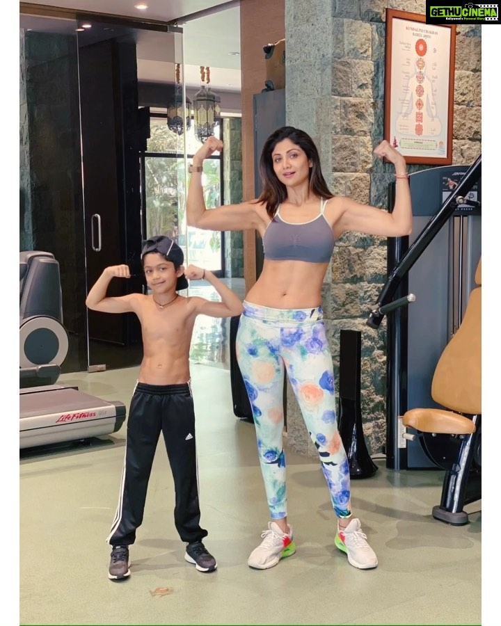 Shilpa Shetty Instagram - Today, even my Monday is a “SONDAY“. Mommy + Son motivation = Monday motivation?! My competition is in house😅🧿💪😇 Have to work really hard, 😈🤷🏽♀️🙏 It’s never too late guys... Your time is NOW or NEVER. . . . . . #mondaymotivation #momandson #sonday #fitspiration #inspiration #fitness #health #gratitude #swasthrahomastraho #fitindia #GetFit2020