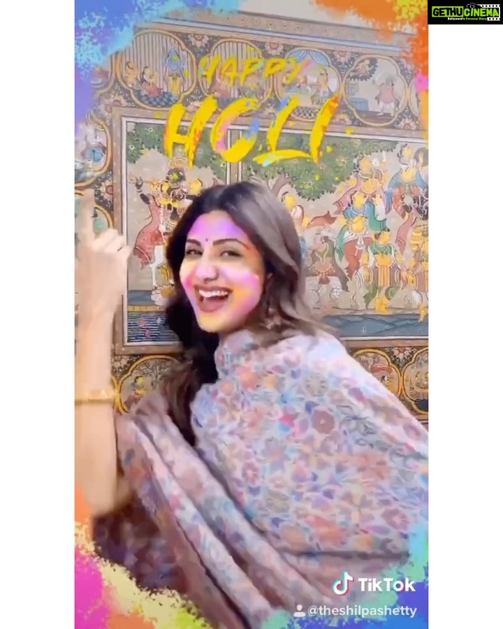 Shilpa Shetty Instagram - May these beautiful colours erase all negativity and bring positivity,love and tonnes of happiness into your lives โค๐งก๐๐๐๐๐ Wishing you all a vibrant and happy Holi! โจ๐๐ฅณ . With gratitude, SSK . . . . . . #HappyHoli #Holi2020 #festivalofcolours #gratitude #blessed