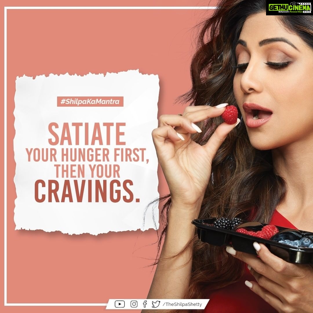 Shilpa Shetty Instagram - Many a times when we are “hungry”, we tend to ignore it for the lack of time and delay eating lunch/dinner and eat junk to tie us over. This is the worst thing to do. To maintain good health, we must maintain discipline and awareness of what to eat when. Don't let this overwhelm you, learn to prioritize! #ShilpaKaMantra #SwasthRahoMastRaho #GetFit2020 #priorities #discipline