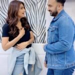 Shilpa Shetty Instagram – Going from ‘quite hilarious’ to ‘Why so serious?’ in 0.5 seconds😂😈 Pati Darreshwar👹
Happy weekend instafam. Laugh away 😂😂😂🤣🤣😝😝 #Shilpkaraj #love #fun #comedy #laughter #crazy #laugh