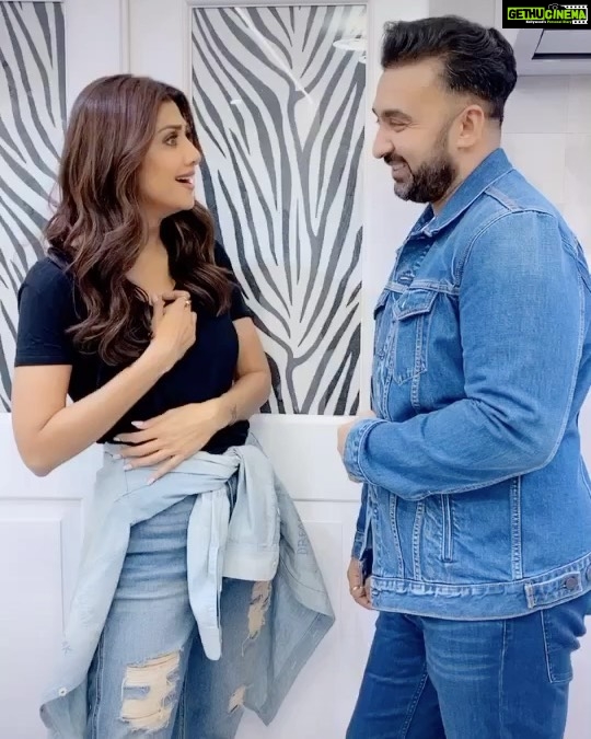 Shilpa Shetty Instagram - Going from ‘quite hilarious’ to ‘Why so serious?’ in 0.5 seconds😂😈 Pati Darreshwar👹 Happy weekend instafam. Laugh away 😂😂😂🤣🤣😝😝 #Shilpkaraj #love #fun #comedy #laughter #crazy #laugh