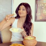 Shilpa Shetty Instagram - Sunday Binge the Nawabi way.. Shooting in Lucknow hence decided to try the famous #makkhanmalai , it’s so light and airy not too sweet or heavy at all and what a lethal combination with hot crispy #jalebi . In #foodcoma now! 😬 #sundaybinge #today #Yoga #tomorrow #lucknowdiaries #shootlife #bingeday #guiltfree #foodporn #dessert #famous #happiness #foodie #sweettooth