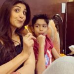 Shilpa Shetty Instagram - All grown up ...till I see an organic lollipop 😈 Such a sucker 🍭❤️ 😛🌈 #Sundaybinge #sonday #organiclollipops #happiness #love #gratitude #sundaysbelike #norefinedsugar #fruitlollipops