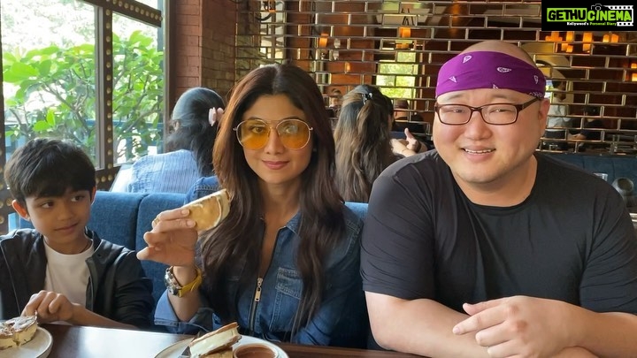 Shilpa Shetty Instagram - This is how the cookie crumbles on Sundays with my partner in crime my son Viaan😅Was enticed with @boo_bhai s new Cookie icecream sandwich , back on the menu @bastian .. No guilt only pleasure! 🥰😍😈 Enjoy every moment.. Live it up without guilt.. on cheat days.. Swast raho mast raho 💪 #Sundaybinge #guiltypleasures #cheatday #icecreamsandwich #Sonday #happy #gratitude #life #sweettooth