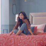 Shilpa Shetty Instagram – Hi guys! I’m letting you into the secrets of my bedroom! If you like bright shades and bold designs, you will love the stunning range of bed linen by @stellarhomeusa. Check out their range now!
https://stellarhomeusa.com
.
.
.
#MybedroomMystyle #StellarHome #BrandAmbassador #BrandEndorsement
~
Campaign curated by: @oms_digital