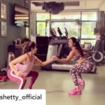 Shilpa Shetty Instagram - Dussehra be like... 🤼‍♀ We don’t believe in letting fitness take a break even on a holiday; neither should you. Workouts are always fun with my partner-in-crime, @shamitashetty_official. #SwasthRahoMastRaho #Dussehra #famjam #fitfam #fitnation #workout Posted @withrepost • @shamitashetty_official Munki n Tunki workin it! Thankyou my jiju @rajkundra9 for capturing us n our trainer @thevinodchanna for always motivating us!!! No gain without pain I say.. trying to work off those extra kilos i’ve put on 😩🤪back to healthy khaana n no sweets 👧👧 #munkiandtunki #sistersrock #workoutpartner #gymmotivation #workoutmotivation #nogainwithoutpain