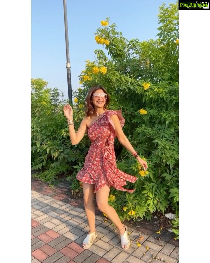 Shilpa Shetty Instagram - Going into the weekend like…💃🏻 . . . . #weekend #weekendvibes #goodvibesonly