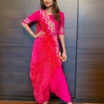 Shilpa Shetty Instagram - All set for Bappa’s Visarjan 🌺 Styled by @sanjanabatra Outfit: @pinkcity2014 Jewellery: @curiocottagejewelry #ootd #ganpativisarjan #ganpatibappamorya #celebrations #nathni #blessed #gratitude #indian #festival #traditional