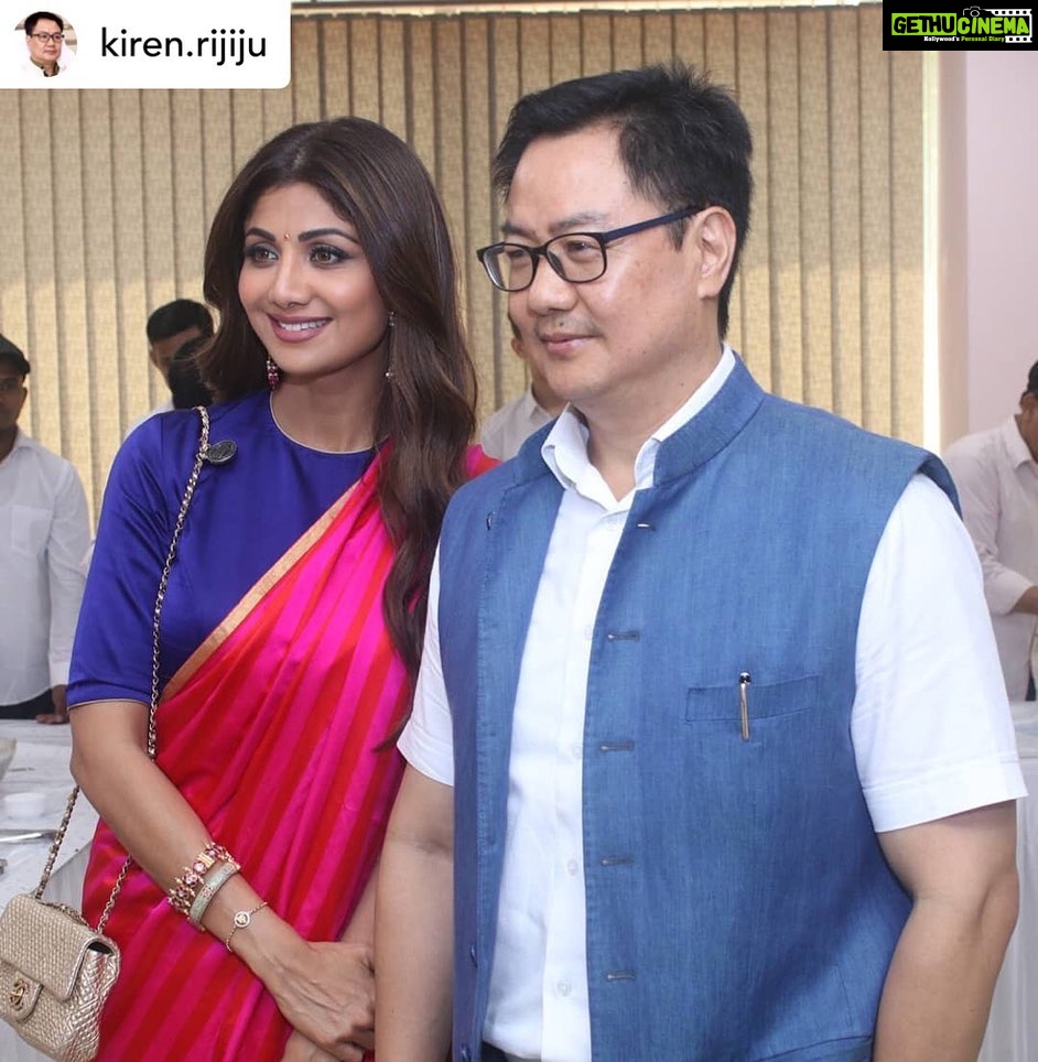 Shilpa Shetty Instagram - My pleasure and duty @kiren.rijiju Sir, this dream WILL be a reality soon... Congratulations on a fabulous start🙏💪🧿 Posted @withrepost • @kiren.rijiju I express my deep sense of gratitude & appreciation to @theshilpashetty for her active participation in the launch of #FitIndiaMovement by Prime Minister @narendramodi ji. She contributed with her valuable tips to make it a people's movement.