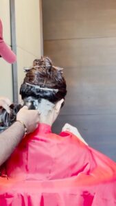 Shilpa Shetty Instagram - How it happened!!!!💇‍♀️
@wahid246 was more scared than I was!!!
.
.
.
.
#Hairrazing diaries #undercut #buzzcut #reelsinstagram #reelitfeelit #reelkarofeelkaro