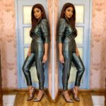 Shilpa Shetty Instagram - Ready to shine in this metallic pantsuit . Styled by: @mohitrai @harshitadaga01 @miloni_s91 Outfit: @wtrlondon Jewellery : @daimantinafinejewels Shoes: @pinkoofficial Makeup : @ajayshelarmakeupartist Hair : @hairnmakeup.farzana Managed by: @bethetribe #metallic #pantsuit #bossbabe #shine #glam #greeneyes #eventdiaries