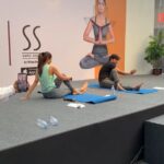 Shilpa Shetty Instagram – Had a fun Special Yoga Session at High Street Phoenix Mall, Mumbai, celebrating the launch of India’s First Flagship Apple Premium Reseller Store. Glad I kept to my stayed commitment despite the rains  and was so glad to see all those who made it to the event. 
Love and gratitude to you all ♥️🧿 @aptronixindia 
#YogaSeHiHoga #YogaSession #Aptronix 
#Yogi #passion #shilpashetty