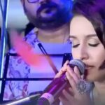 Shraddha Kapoor Instagram - Last night we launched #PhirBhiTumkoChaahungi & I was very nervous but once the crowd started cheering, that's when I got the strength to go on. This is the power that you all have. Your love is what keeps me going. Thank you @mohitsuri for making me sing again #Mithoon & #ManojMuntashir for this beautiful song. ❤️ #HalfGirlfriend #19thMay