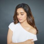 Shraddha Kapoor Instagram - It’s been a difficult time to keep up with the world and what it demands of you. But when you choose yourself, when you embrace yourself completely, you start a #SelfLoveUprising! Close your eyes, take a deep breath and give yourself a hug. You deserve it 💯 Join me and The Body Shop in our #SelfLoveUprising to inspire 1 million acts of self love. Tell me something you love about yourself? I'm waiting to read!!😊💜
