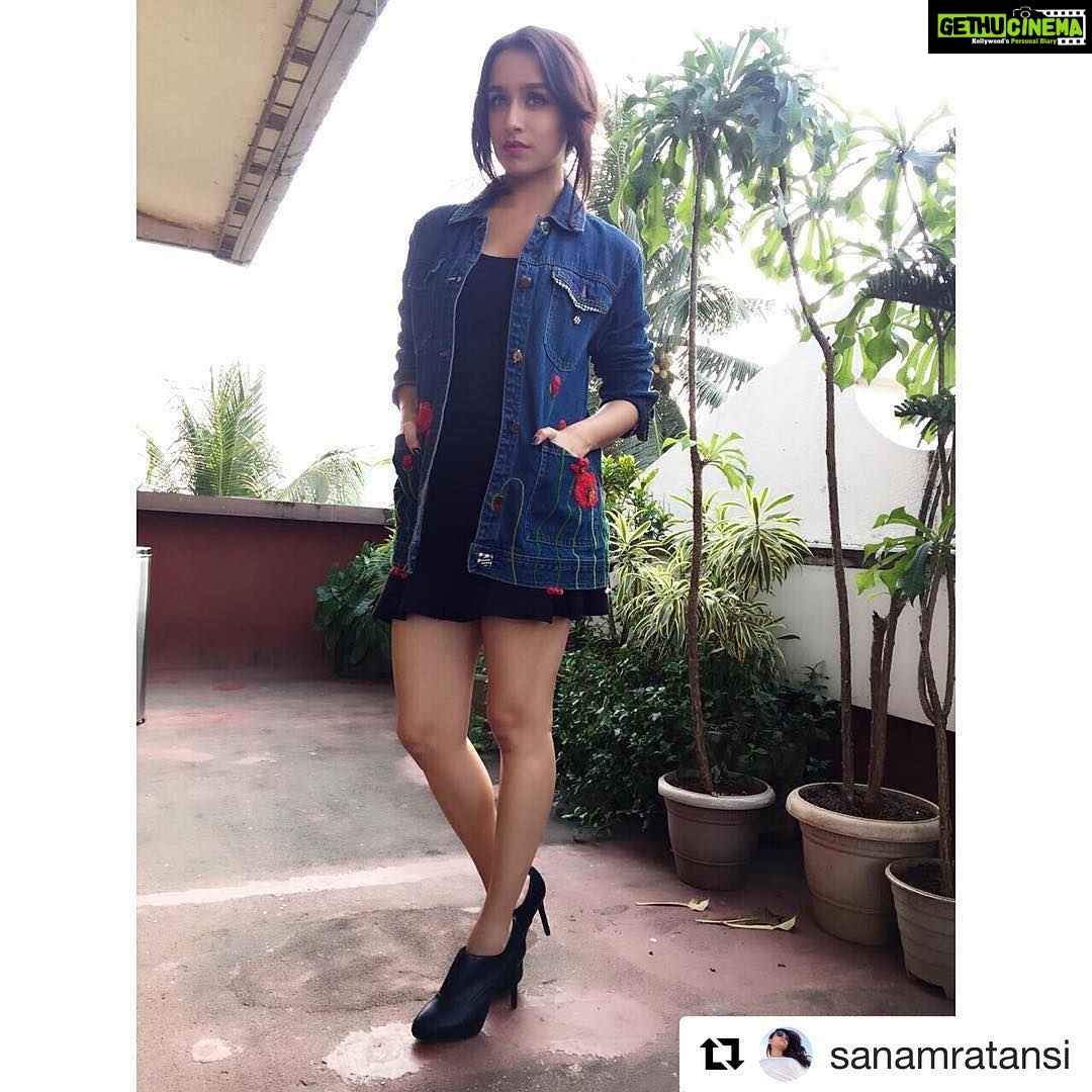 Shraddha Kapoor Instagram - #Repost @sanamratansi with @repostapp ・・・ @shraddhakapoor today wearing Jacket @ilovepero Skirt @zara Shoes @charleskeithofficial HMU @shifstershettty @meldemuredsouza #rockon2promotions #ootd #stylecell #sanamratansiforstylecell photo credit @bootshujaat