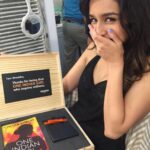 Shraddha Kapoor Instagram - Thank you for this sweet note @chetanbhagat & congratulations!!! Looking forward to reading it!!!! ✨💕❤️ #OneIndianGirl