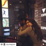 Shraddha Kapoor Instagram - New York sched wrap!!! @mohitsuri Been a blast and how!!! #HalfGirlfriend #OnlyInNYC @arjunkapoor 💕❤️