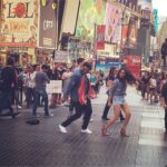 Shraddha Kapoor Instagram - Times Square mein desi dance!!!#HalfGirlfriend ❤️ @mohitsuri @arjunkapoor #OnlyInNYC