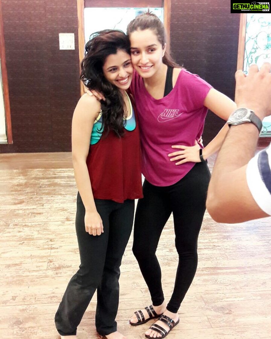 Shraddha Kapoor Instagram - #Throwback Rehearsals with my @FitbitIN and my awesome choreographer -teacher @krishnamehta24 for #RockOn2 ❤️