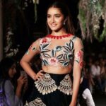 Shraddha Kapoor Instagram – #AboutLastNight Make up and hair by my fabulously talented @shaanmu @amitthakur26 Thank you for making me look good ❤️ @manishmalhotra05
