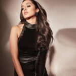 Shraddha Kapoor Instagram – 🖤
Photos @tejasnerurkarr 
Styling @namdeepak 
Make up @shraddha.naik 
Hair @menonnikita 
Outfit @aadnevikofficial