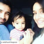 Shraddha Kapoor Instagram - Chillaxing with our angel sis!!! ❤️💖 @siddhanthkapoor #Vedika