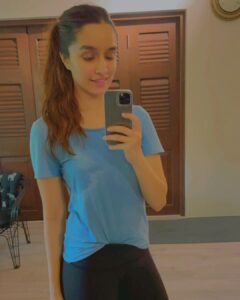 Shraddha Kapoor Instagram - Workout + @maaheknair = 😁🌸💜