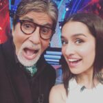 Shraddha Kapoor Instagram - Special special day becaussssse... Look who I just met!!! ❤️❤️❤️ #BigB #Sir #Legend #MyIdol #Inspiration