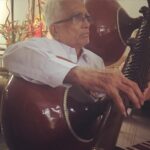 Shraddha Kapoor Instagram - My grand uncle with my grand fathers 110 year old veena. #GanpatiAtHome