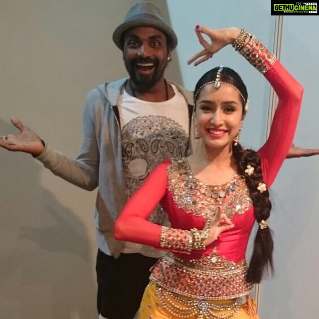 Shraddha Kapoor Instagram - Guess who was with me in #Mathura! My dance guru king @remodsouza!! ☺️ Acts beautifully choreographed by him 👊👌 #ShriKrishnaMahotsav