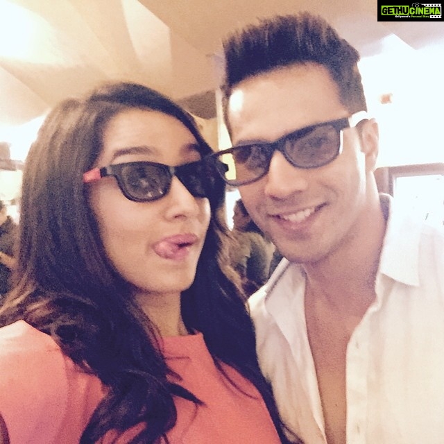 Shraddha Kapoor Instagram - #Vinnie #Suru watching #Avengers #3D styleeeeee #Interval #Icecream