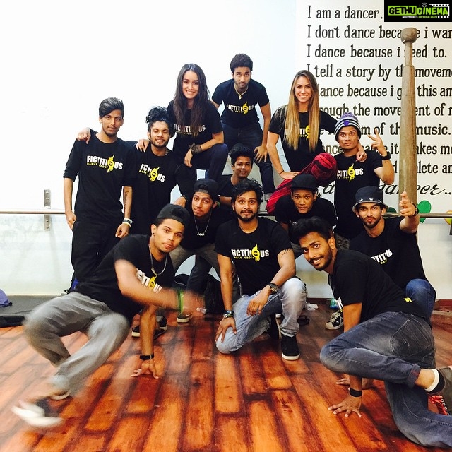 Shraddha Kapoor Instagram - With the dancing diva @laurengottlieb and FICTIOUS BOYS!!! #ABCD2 #Rehearsals #FinaleSong #DANCE!!! ❤️