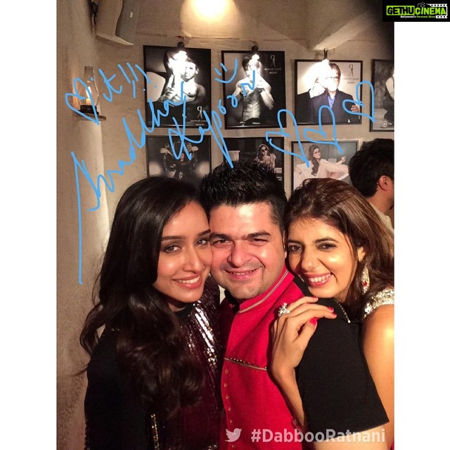 Shraddha Kapoor Instagram - With the lovely lovely couple! #DabbooRatnani2015Calendar @dabbooratnani @manishadratnani