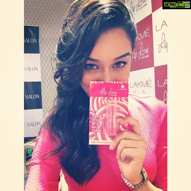 Shraddha Kapoor Instagram - My #NewLove ❤️👌 @lakmeindia