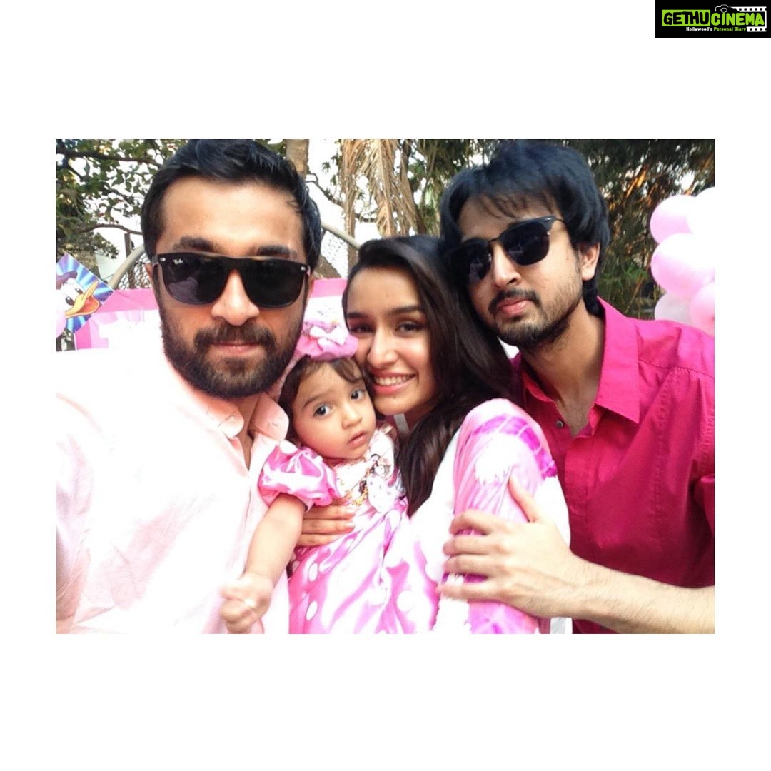 Shraddha Kapoor Instagram - Precious babus of my life 🤩💜 @siddhanthkapoor Veds & @priyaankksharma #SiblingDay