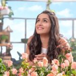 Shraddha Kapoor Instagram – Smelling the roses along the way! ♾💗 @thebodyshopindia 📷 @zubinmistry_dop Styled by @tanghavri along with @namdeepak Make up @shraddha.naik Hair @menonnikita Managed by @jinal.jj