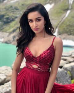 Shraddha Kapoor Instagram - #EnniSoni #SAAHO styled by @leepakshiellawadi assisted by @snehagajula007 outfit by @officialswapnilshinde make up @shraddha.naik hair @rohan_jagtap_ @menonnikita ❤️ #SaahoOn30thAugust