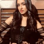 Shraddha Kapoor Instagram – @dolcegabbana 🖤