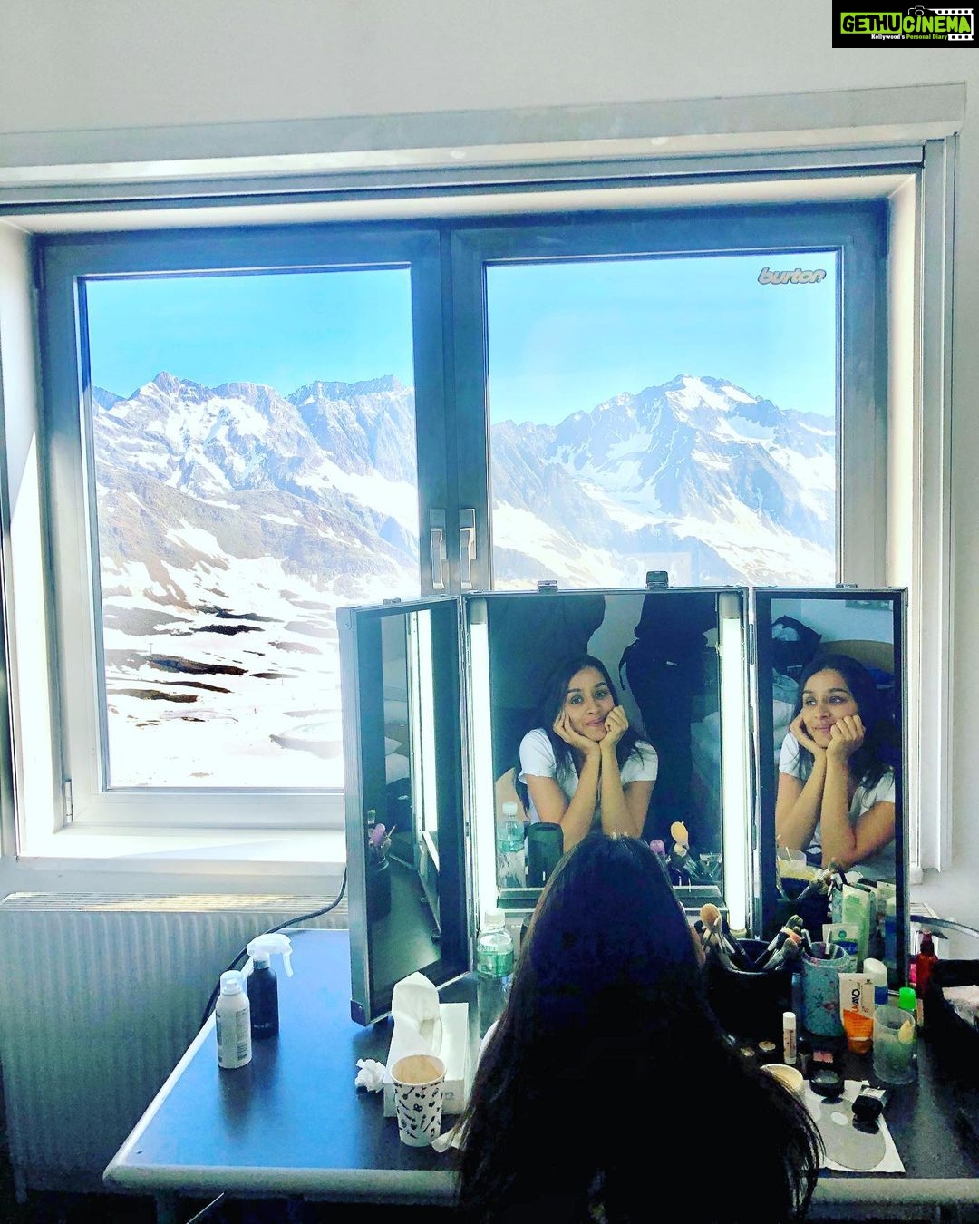 Shraddha Kapoor Instagram - Up above the world so high 🏔 #SAAHO #EuropeSched 📸 @shraddha.naik