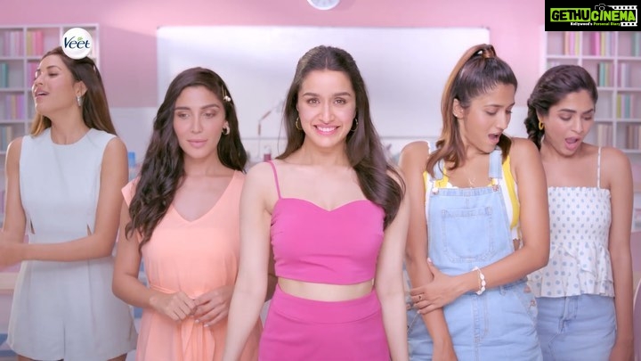 Shraddha Kapoor Instagram - Ok, this is really exciting!! 🤩Celebrating my 5 years of fun and silky smoothness with @veetindia 💗🌸🦄✌🏻!!! Come join our tribe and flaunt your bright and smooth skin! Enjoy the 5-in-1 skin benefits of Veet Hair Removal Creams. #5YearsWithVeet #Veet5in1 #smoothskin #salonathome