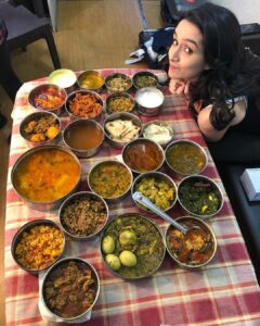 Shraddha Kapoor Instagram - It’s tough but we share @shraddha.naik @menonnikita @rohan_jagtap_ @snehagajula007 #SAAHO #BHUKKADS pic taken by fellow bhukkad @shraddha.naik