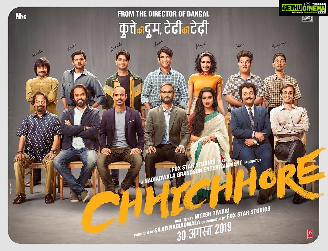 Shraddha Kapoor Instagram - A crazy cast gathers to tell a timeless tale of.. TIMEPASS 😜 Proud to be in @niteshtiwari22's next after Dangal - #Chhichhore; alongside @SushantSinghRajput. Presented by @foxstarhindi, a @Nadiadwalagrandson production 😊 Releasing on 30th August 2019. #SajidNadiadwala @_prat @fukravarun @tahirrajbhasin @naveen.polishetty #SaharshKumarShukla @tushar.pandey