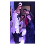 Shraddha Kapoor Instagram – 💕💕💕 @karanjohar @varundvn @arjunkapoor #IIFAROCKS