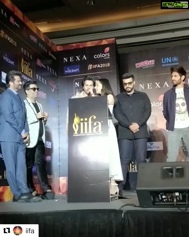 Shraddha Kapoor Instagram - Chirkut at his randomnest fun best today πβ€οΈ @varundvn #Repost @iifa with @get_repost γ»γ»γ» @varundvn and @shraddhakapoor singing 'Galliyaan' will make your day! #IIFA2018 #IIFA2018PressConference
