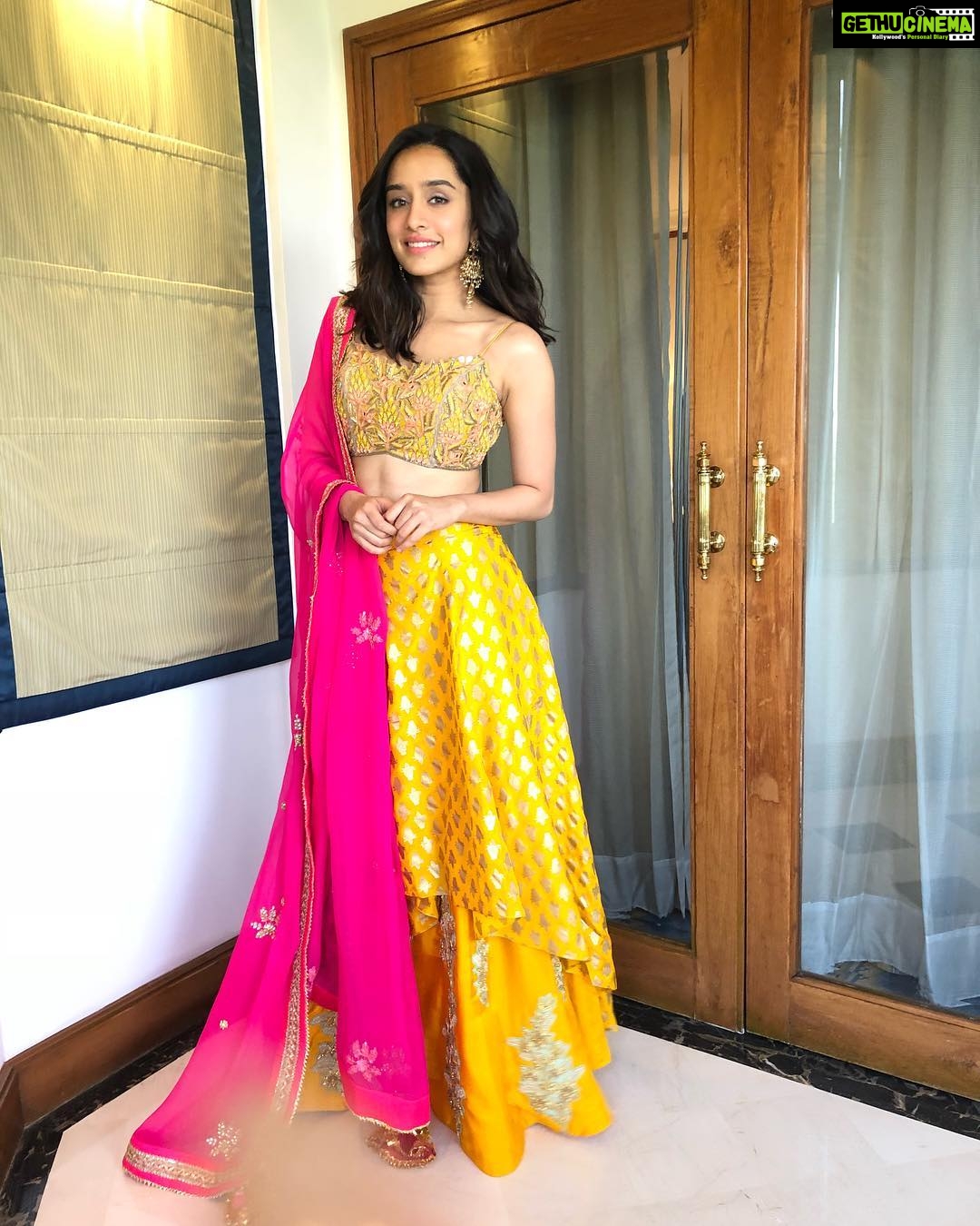 Shraddha Kapoor Instagram - @veetindia today 🌻 @tanghavri @shraddha.naik @amitthakur_hair @jinal.jj #DREAMTEAM