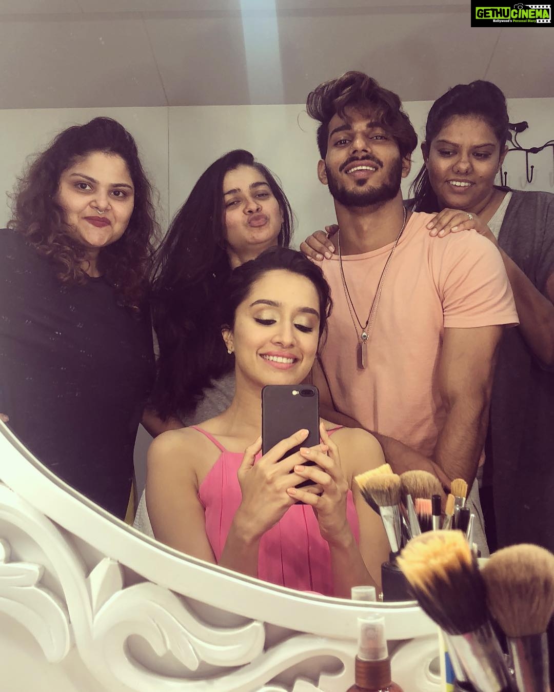 Shraddha Kapoor Instagram - Lucky to have them in my life @amitthakur_hair @tanghavri @shraddha.naik @jinal.jj 💕♥️ #DREAMTEAM