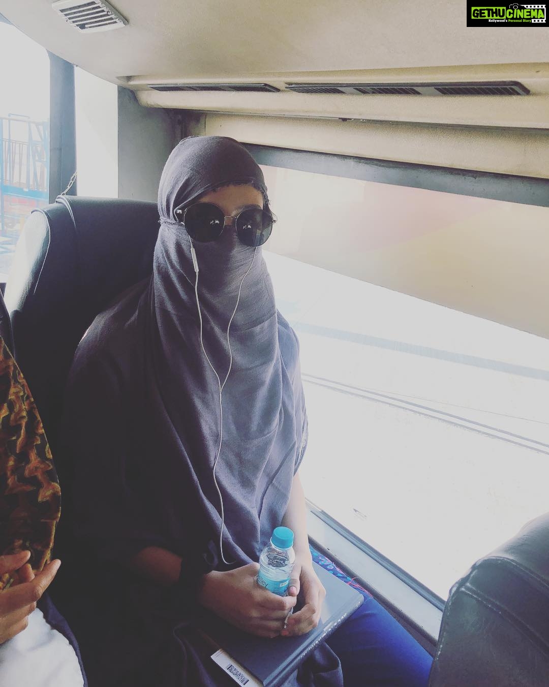Shraddha Kapoor Instagram - Mood : Anonymous 🤓✈️🤪